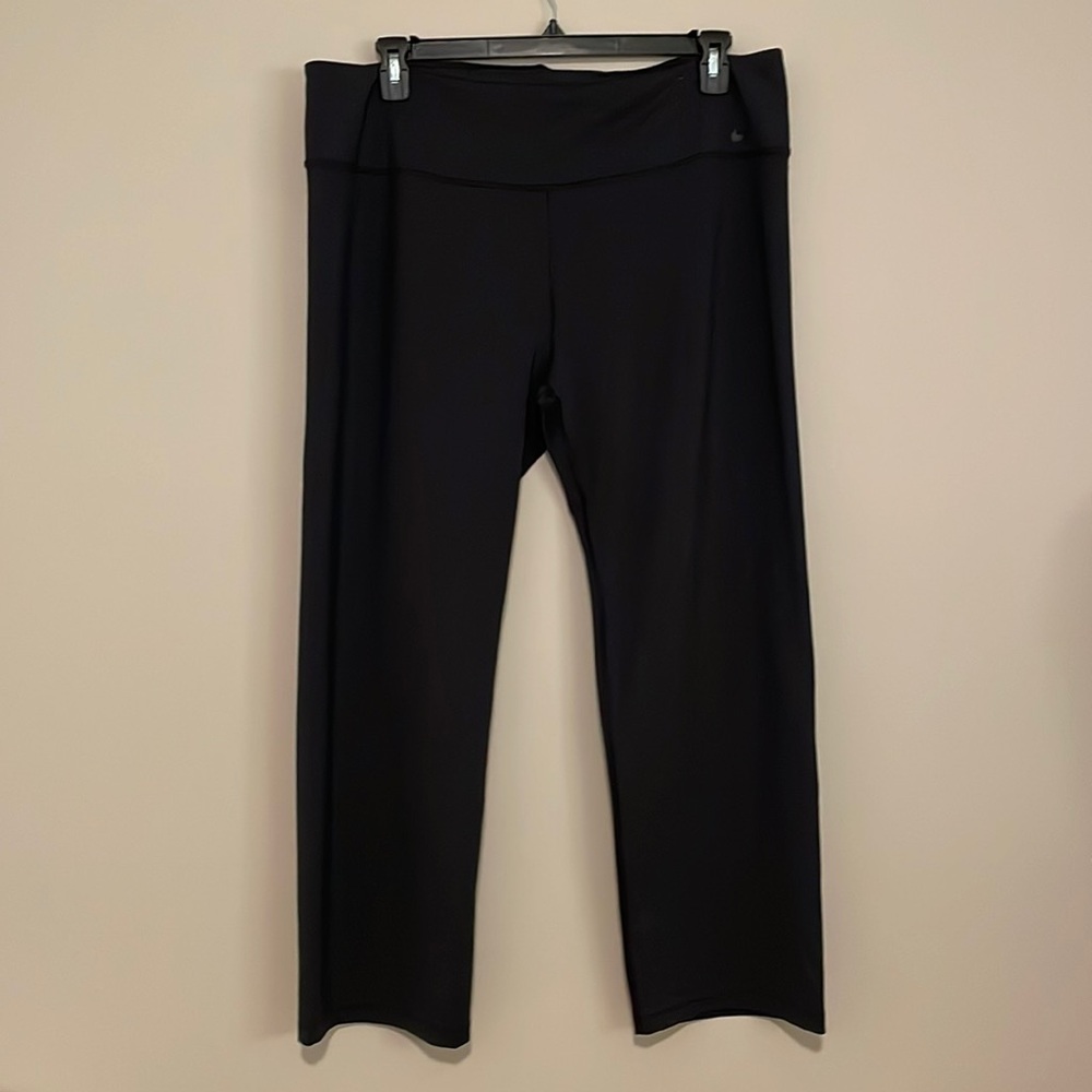 Women’s Plus Size Nike Yoga Pants. 2X. Black.